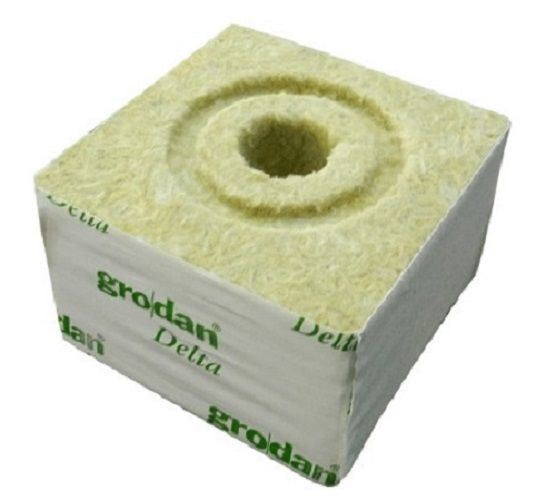 Mineral wool cube 10x10x6.5 cm Grodan with hole 27mm